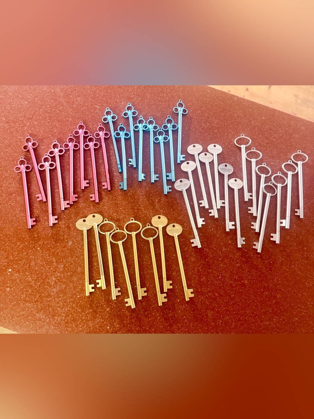 Key Novelty Pens! Various colors pick 1 - Picture 1 of 5